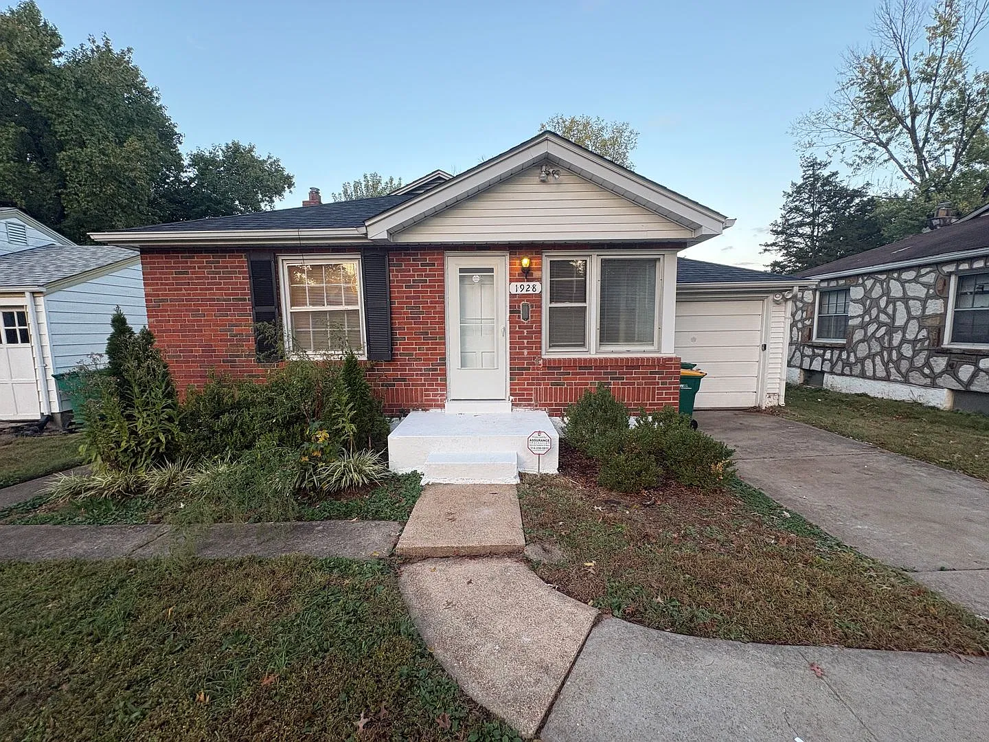 Charming, Updated 2 Bed/ 1 Bath — Photo 1