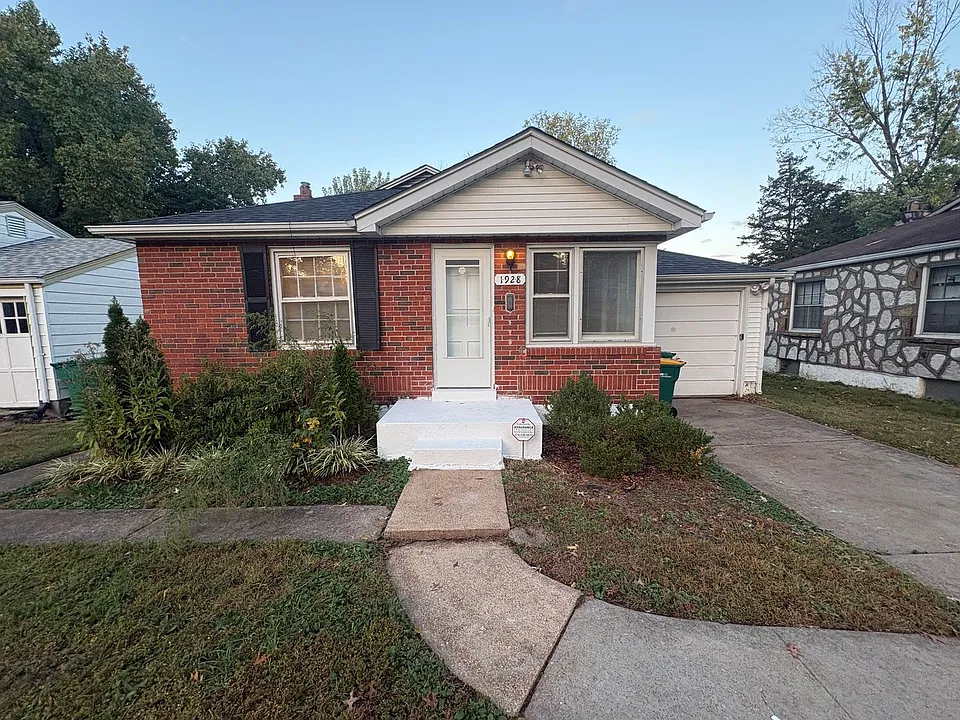 1928 Vinita Dr