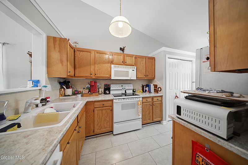 4th image of 152 Harvard Road