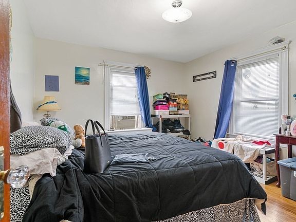 5th image of 247 Jefferson Ave