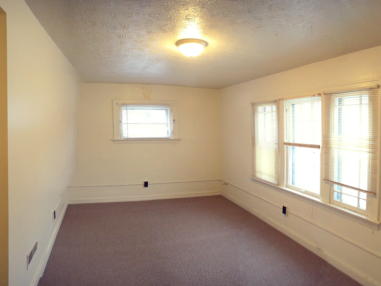 2 bed, 700 sqft, $790 — Photo 2
