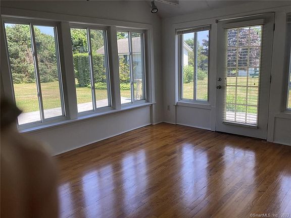 4th image of 19 Soundview Ave