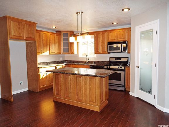 5th image of 2305 Beachwood Dr