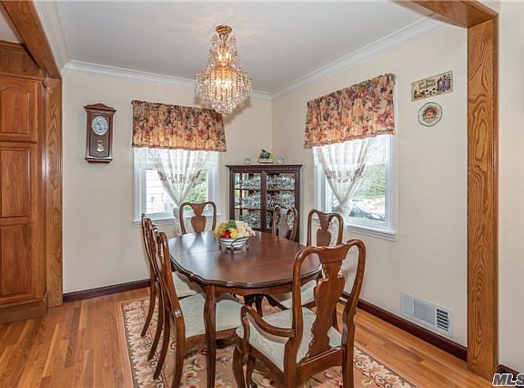 5th image of 27 Norton Ave