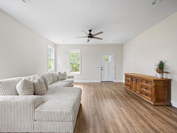 4th image of 689 Berke Thomas Rd
