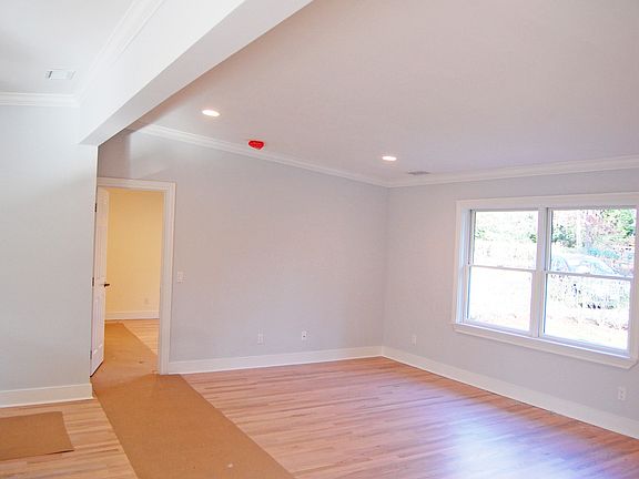 3rd image of 32 Harbor Blvd