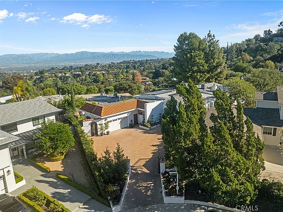 4th image of 16015 Jeanne Ln