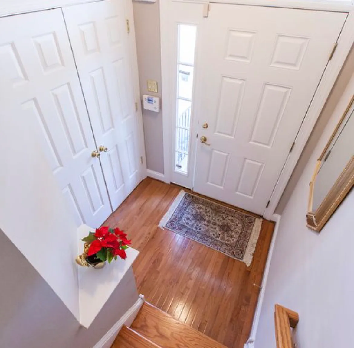 2 bed, 2.5 bath, 2260 sqft, $3,400 — Photo 3