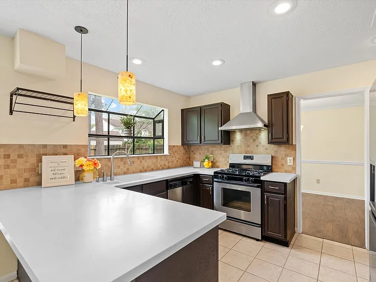 3807 Forest Village Dr — Photo 10