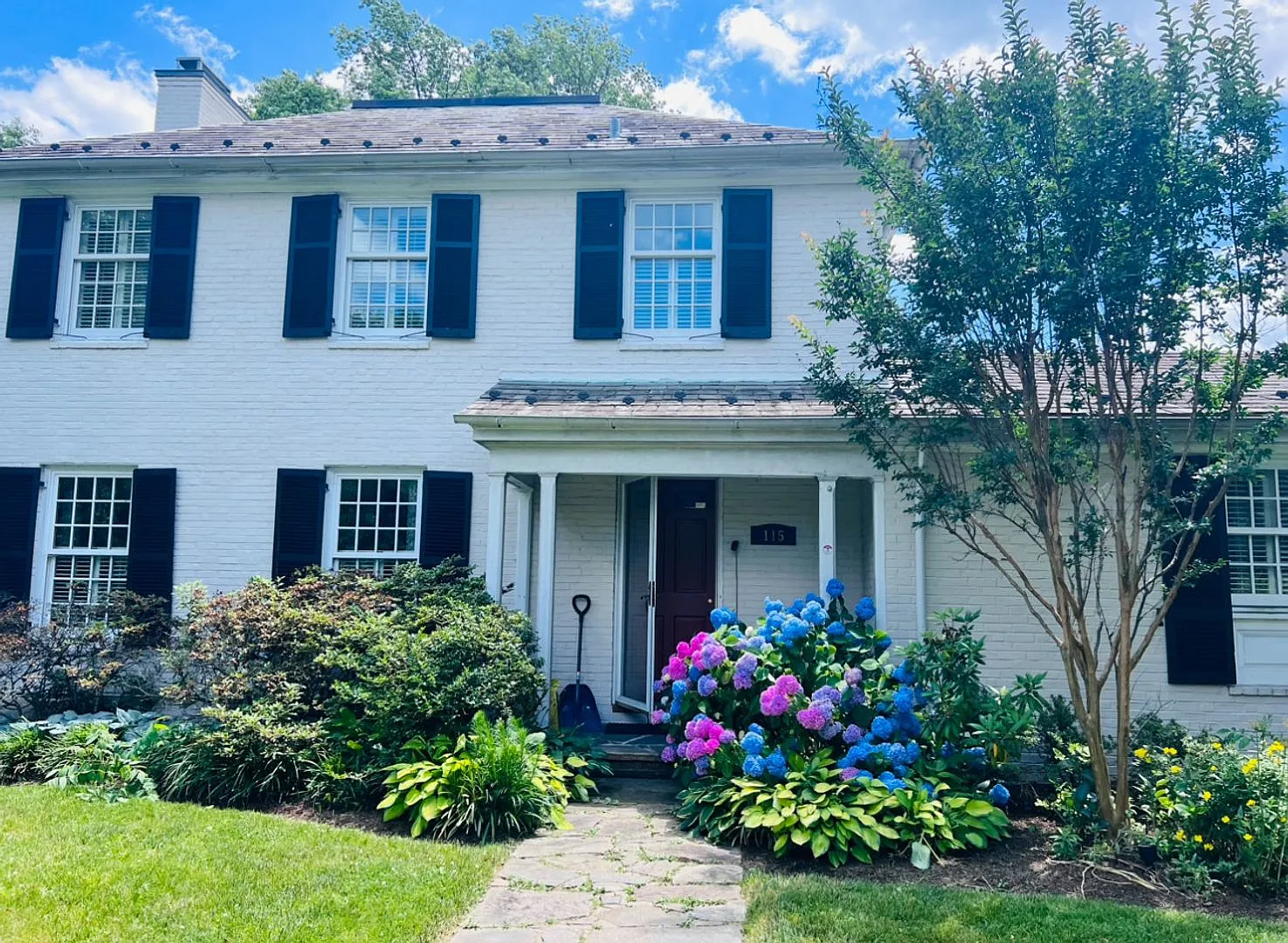 Spacious 4-Bedroom Single Family House in Baltimore — Photo 1
