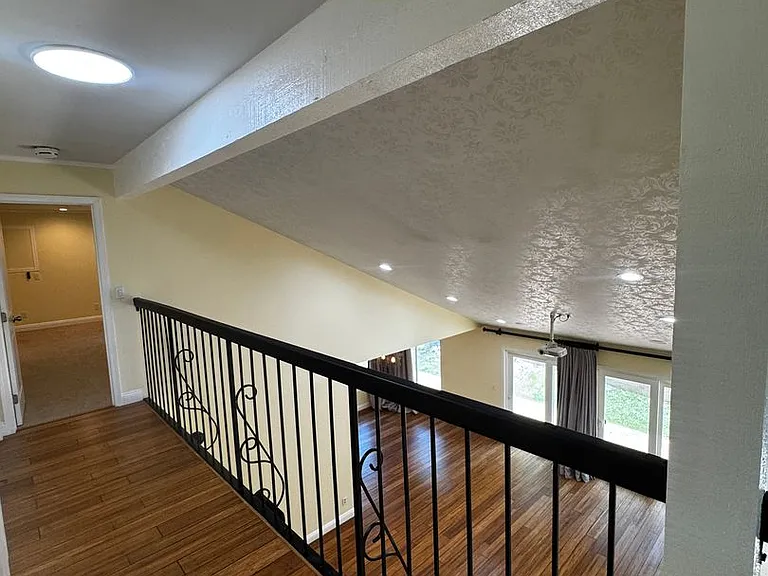 1580 Valecroft Ave — Photo 23