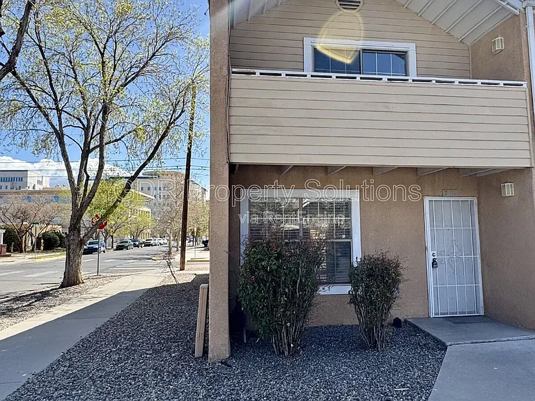 700 Fruit Ave NW — Photo 2