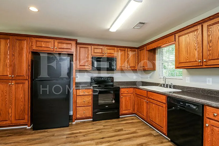 4 bed, 3.0 bath, 1752 sqft, $1,815 — Photo 4