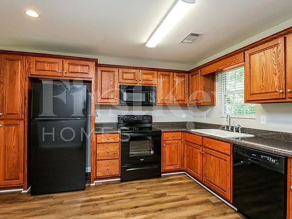 4th image of 294 Cedar Springs Ln