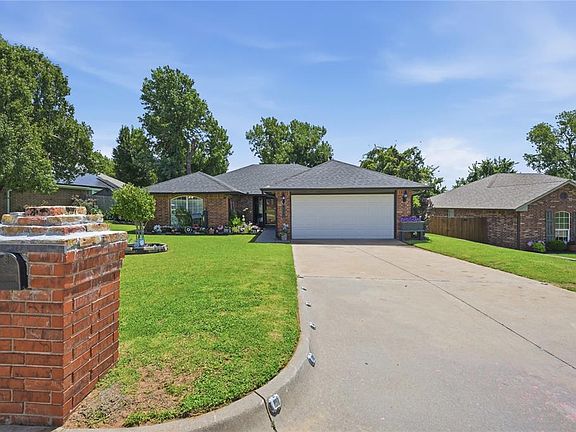 2nd image of 2046 Huntington Rd