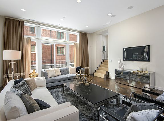 2nd image of 3030 N Lake Shore Dr APT 201