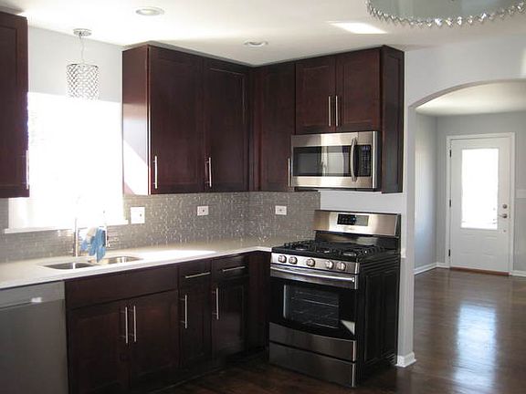 4th image of 453 Frederick Ave