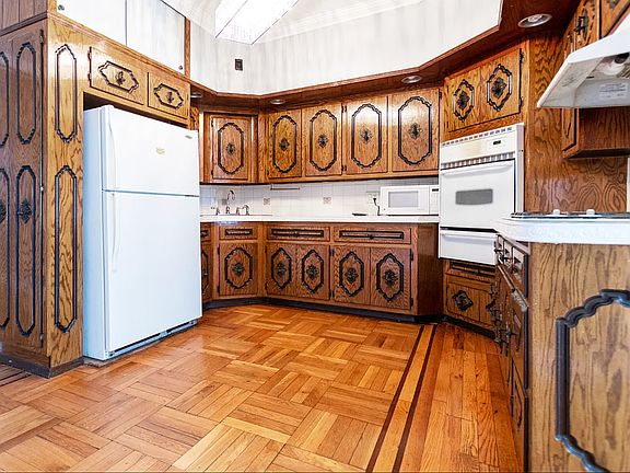 3rd image of 143 Court St #3