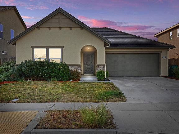 3rd image of 1620 Mighty Oak Dr