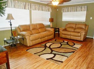 524 Pompano St, Bayou Vista, TX 77563