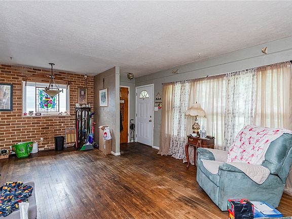 4th image of 474 Danforth Pl