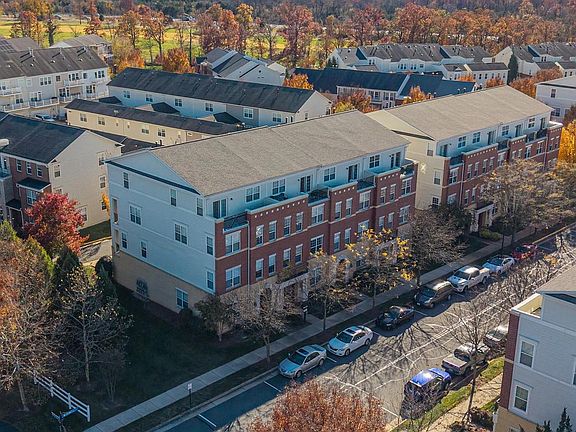 4th image of 43669 McDowell Sq