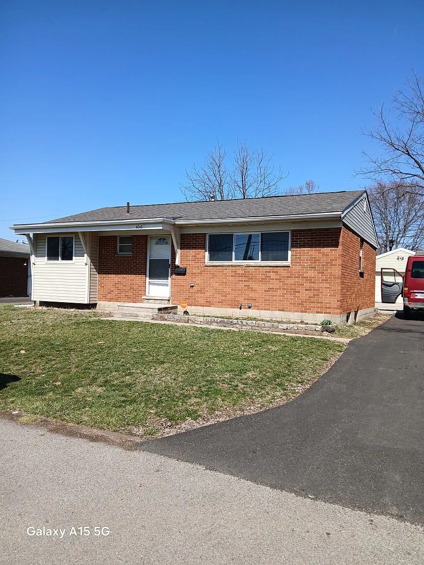 4048 E Livingston Ave photo 1