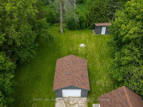 2nd image of 132 Queen St W