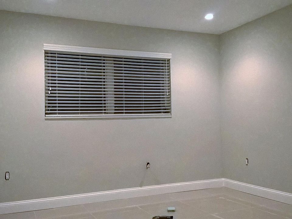 2 equally large bedroms...