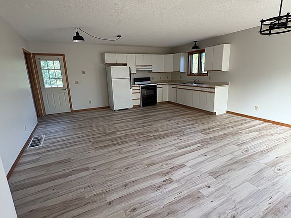 5th image of 506 Main St W