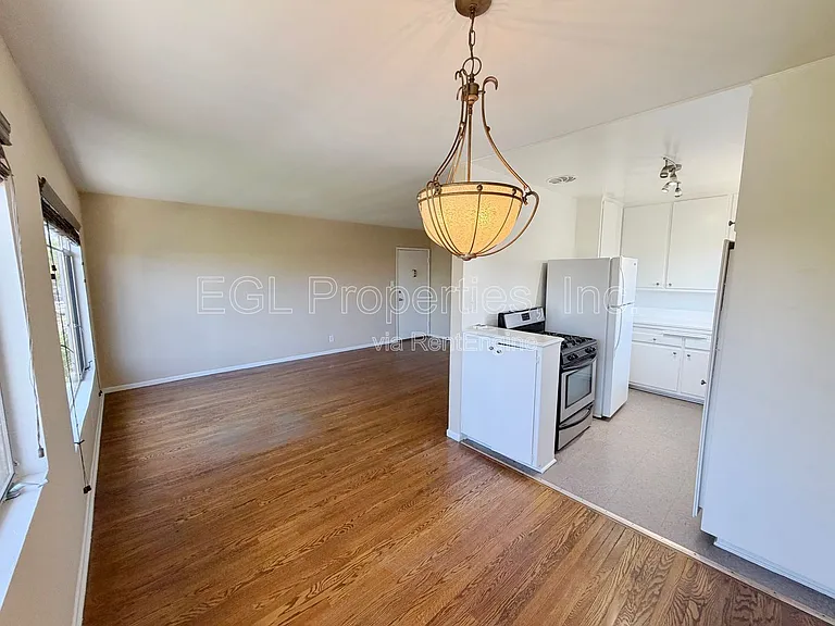 1168 N Curson Ave #12 — Photo 6