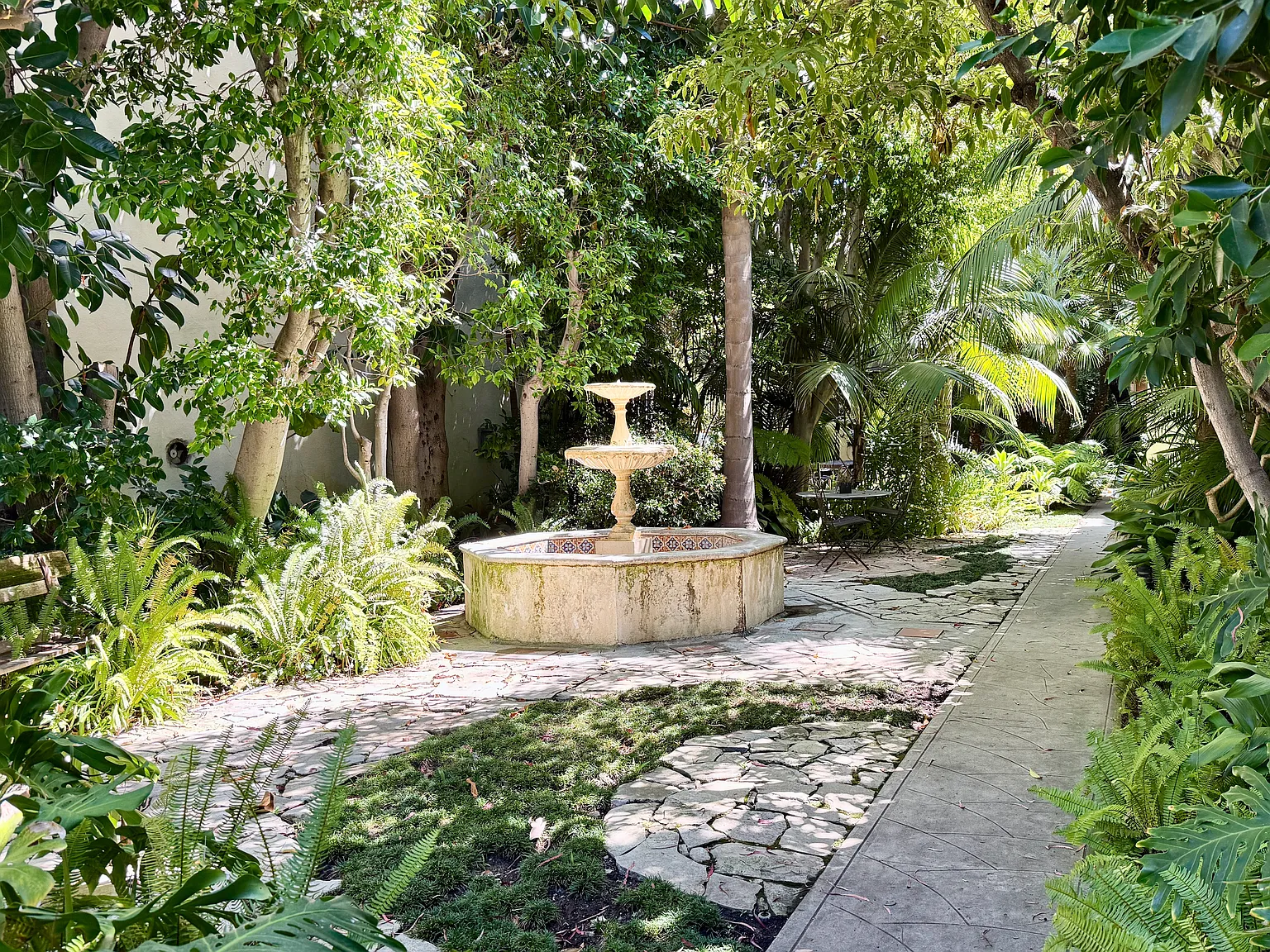 2 bed, 1000 sqft, $4,400 — Photo 3