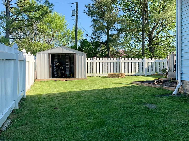 875 Vine St — Photo 4