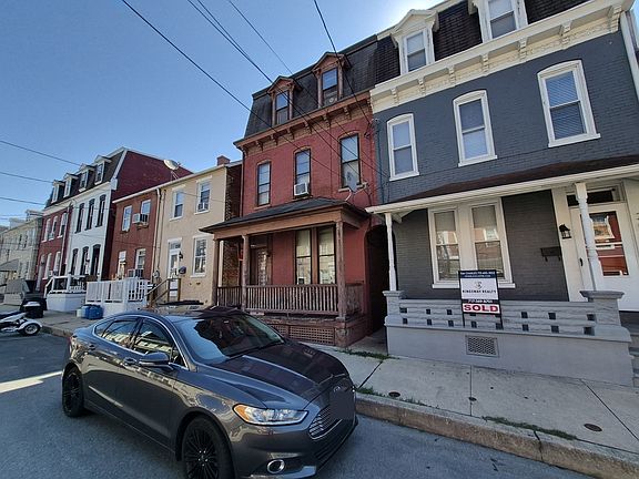 2nd image of 210 Perry St