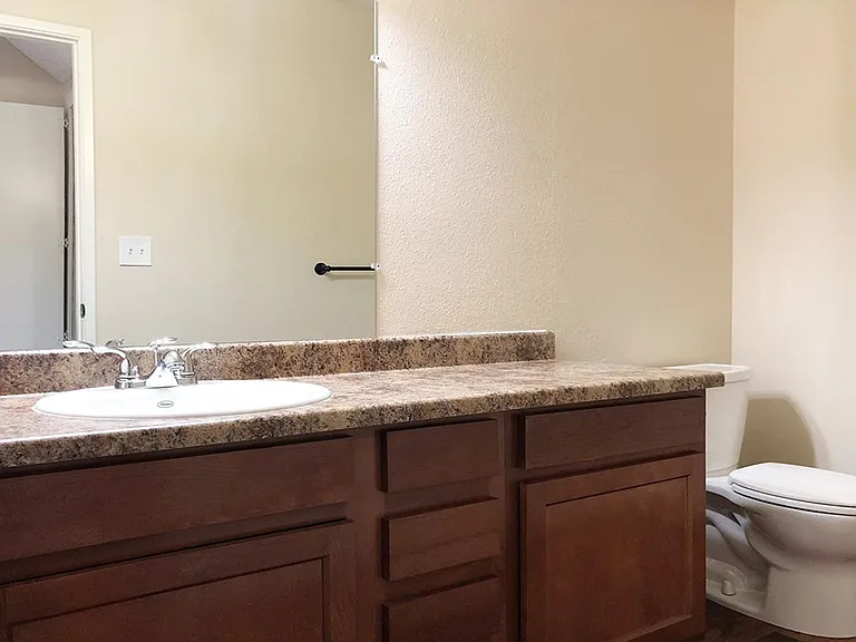 East Orange Village Apartments — Photo 37