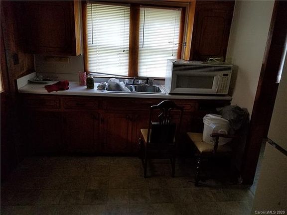 3rd image of 334 Belton Ave
