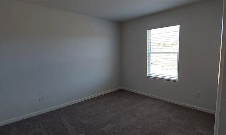 133 Oxford Ln — Photo 17