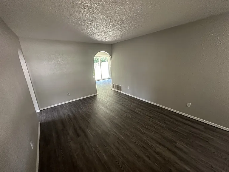 605 Lloyd Ave — Photo 15