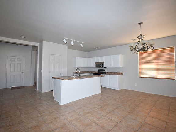 3rd image of 1272 E Strawberry Dr