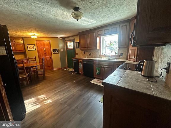 5th image of 16365 Bath Rd