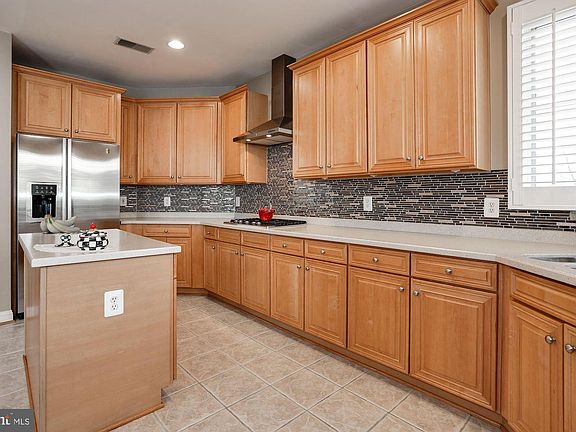 3rd image of 5681 Tower Hill Cir