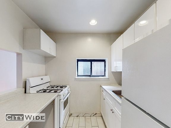 5th image of 237 E 53rd St #4J