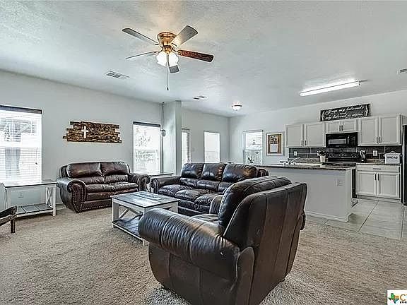 5th image of 1421 Doncaster Dr