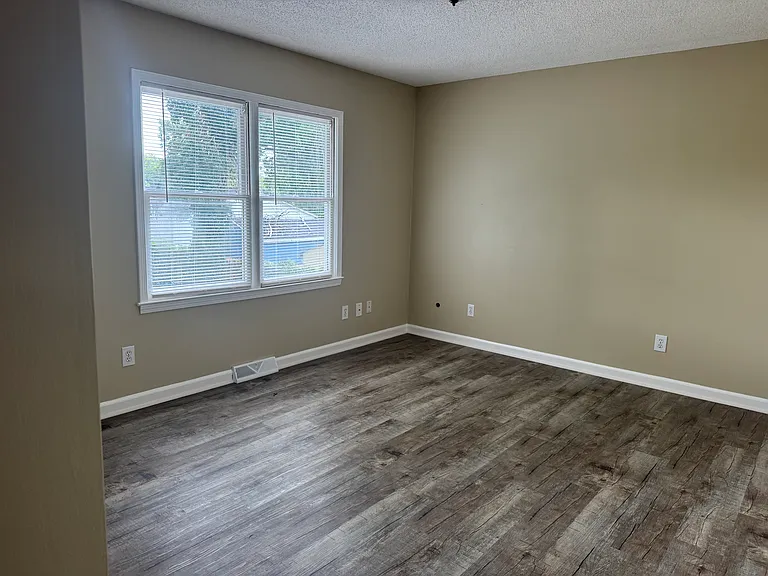 1103 Avenue A NE — Photo 16