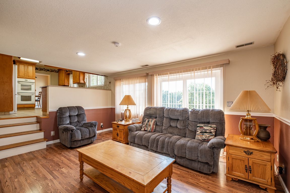 next background image