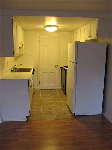 348 College St — Photo 25