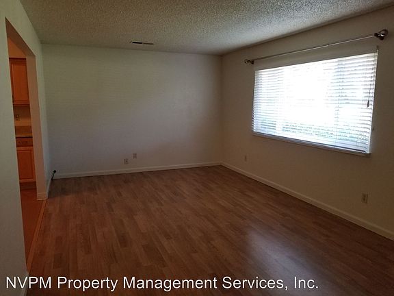 4th image of 946 Orient St