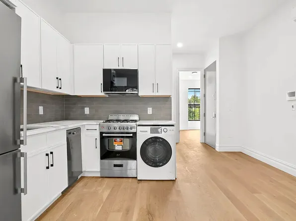 554 Putnam Avenue image 1 of 7
