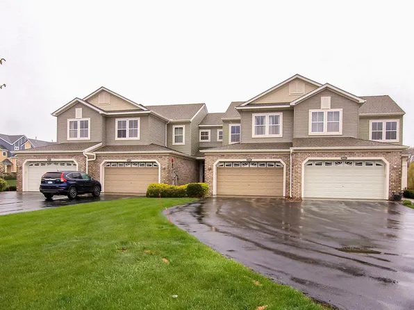 9466 Washington Cir, Chanhassen, MN 55317