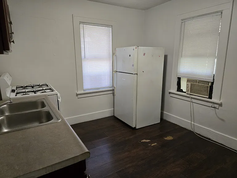 899 W Main St #3 — Photo 2